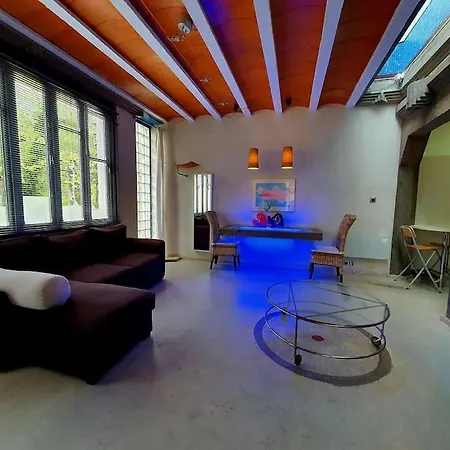 Zentral Club Electron- Jacuzzi.