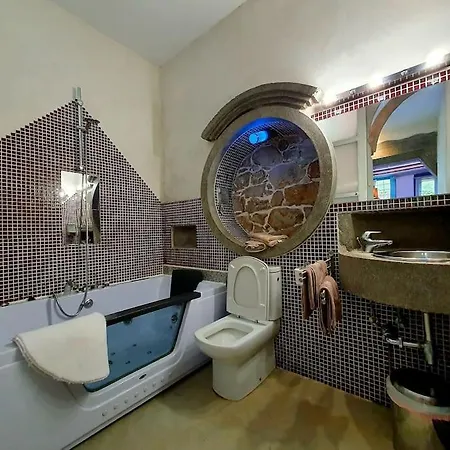 Апартаменты Zentral Club Electron- Jacuzzi. Бельмонте-де-Миранда