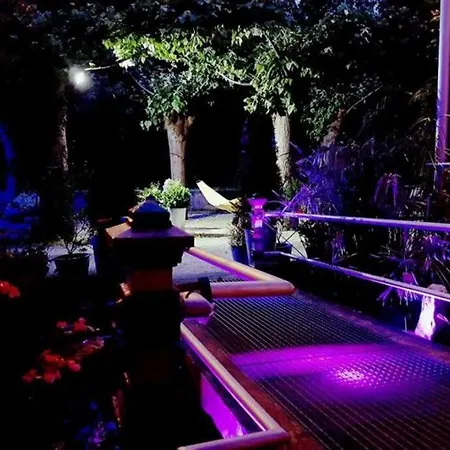 Апартаменты Zentral Club Electron- Jacuzzi. Бельмонте-де-Миранда